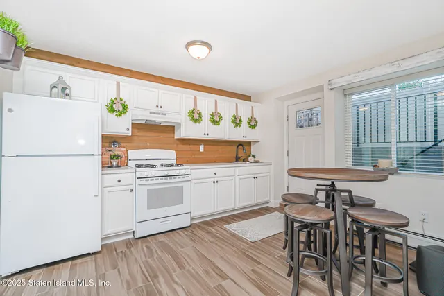 $1,749,999 | 239 Vernon Avenue | Woodrow