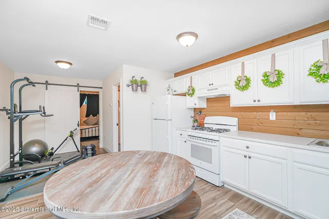 $1,749,999 | 239 Vernon Avenue | Woodrow