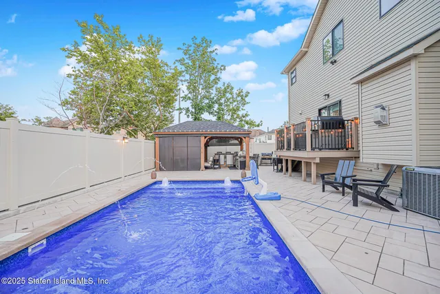 $1,749,999 | 239 Vernon Avenue | Woodrow