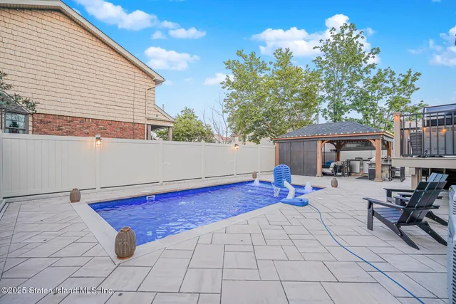 $1,749,999 | 239 Vernon Avenue | Woodrow