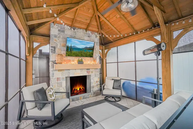 $1,749,999 | 239 Vernon Avenue | Woodrow