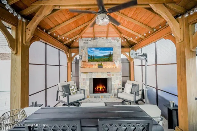 $1,749,999 | 239 Vernon Avenue | Woodrow