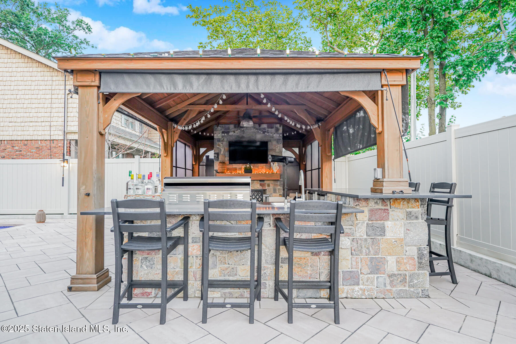 239 Vernon Avenue Staten Island, NY 10309 - Photo 61 of 67 a view of patio with table and chairs