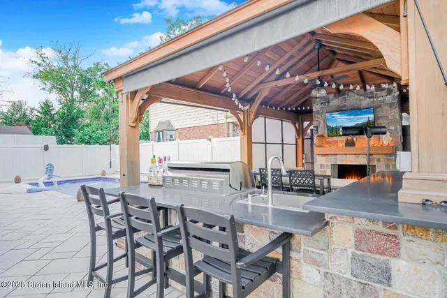 $1,749,999 | 239 Vernon Avenue | Woodrow