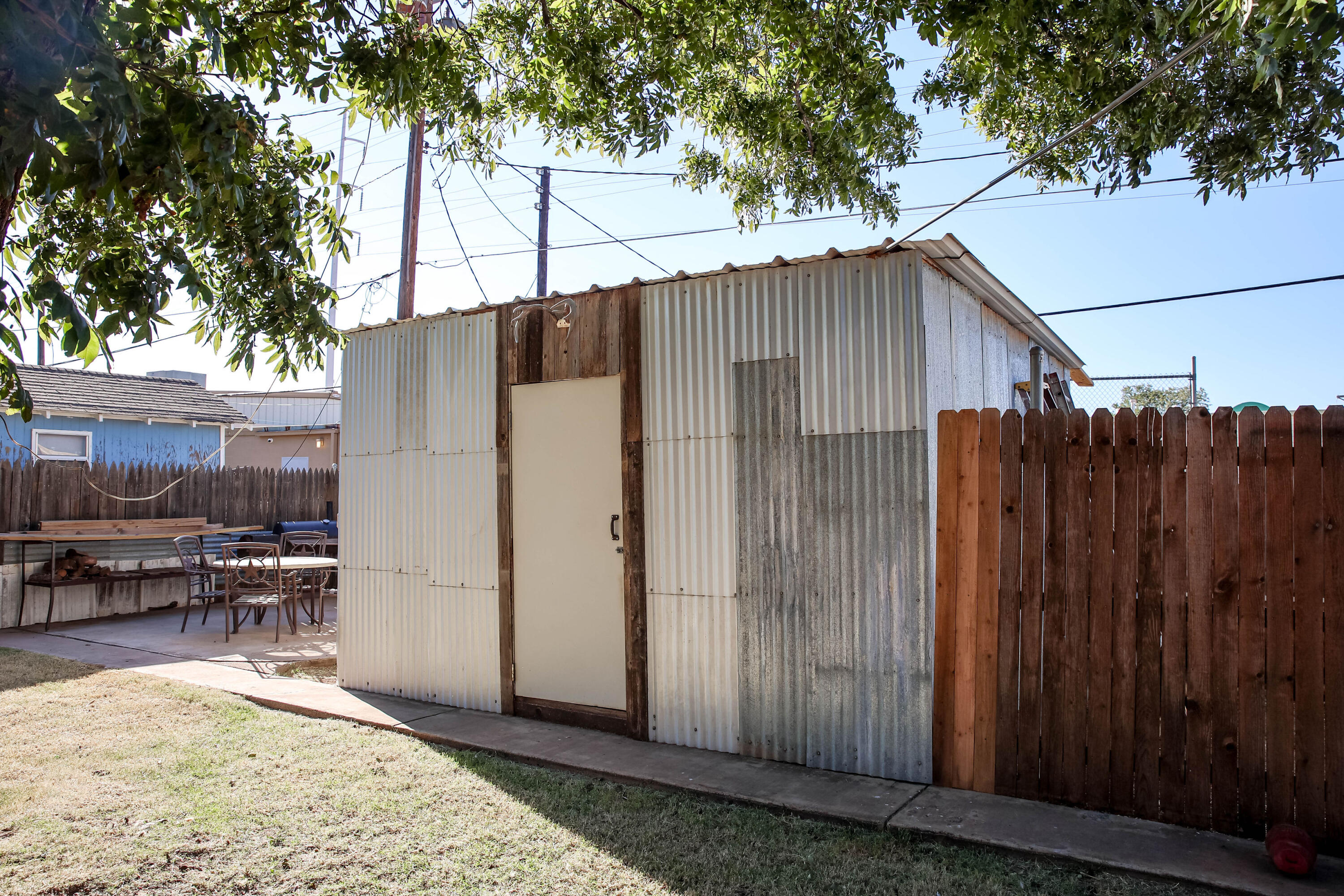 4607 33rd Street Lubbock, TX 79410 - Photo 20 of 22 a backyard of a house
