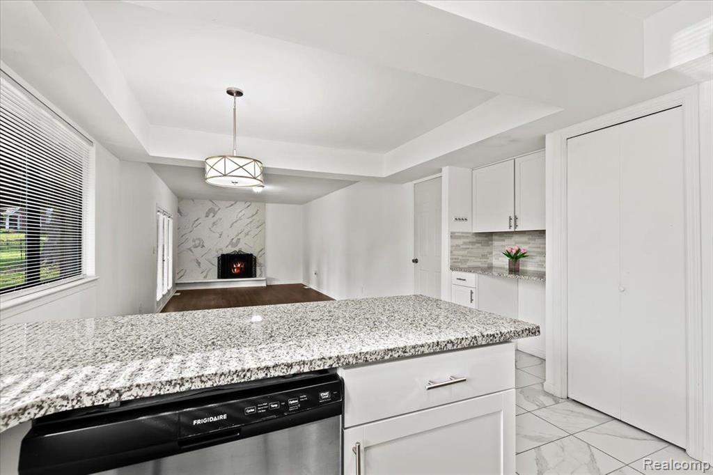 20937 Halsted Road Farmington Hills, MI 48167 - Photo 8 of 33