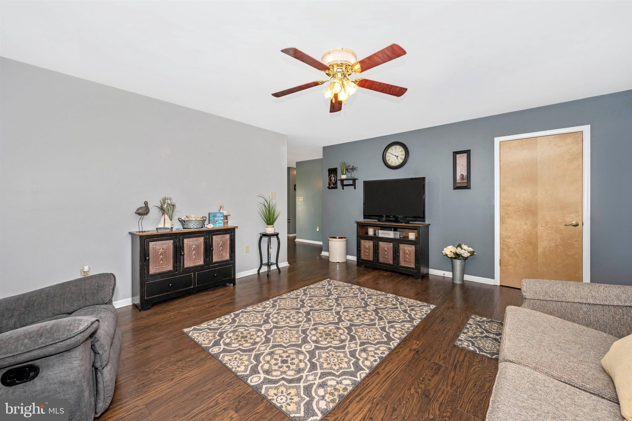 12644 Creagerstown Road Thurmont, MD 21788 - Photo 8 of 52 Living Room
