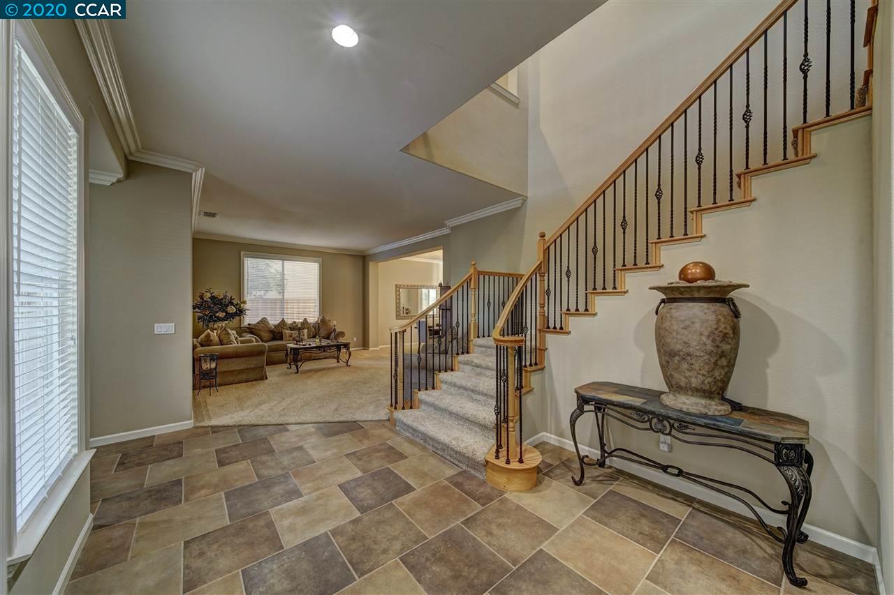 3026 Castle Rock Loop Discovery Bay, CA 94505 - Photo 7 of 37