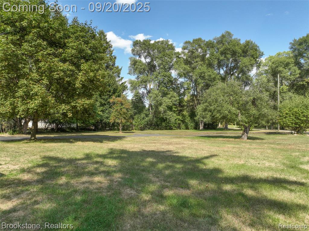 810 Beardon Road Lake Orion, MI 48362 - Photo 4 of 31