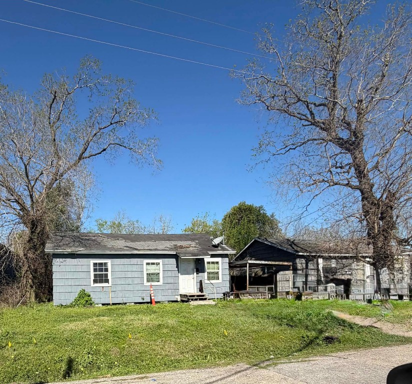 6306 London Street Houston, TX 77021 - Photo 1 of 9 a front view of a house with garden