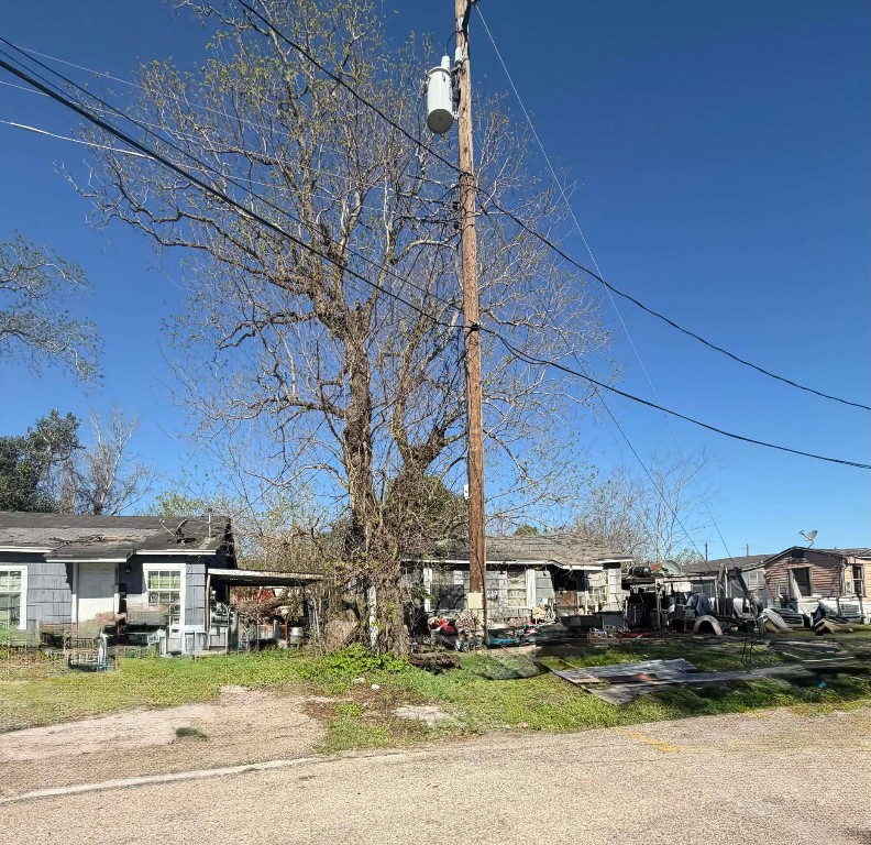 6306 London Street Houston, TX 77021 - Photo 2 of 9 a view of a building with cars parked in front of it