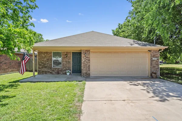 $255,000 | 1202 East Ave F, Lampasas, TX 76550