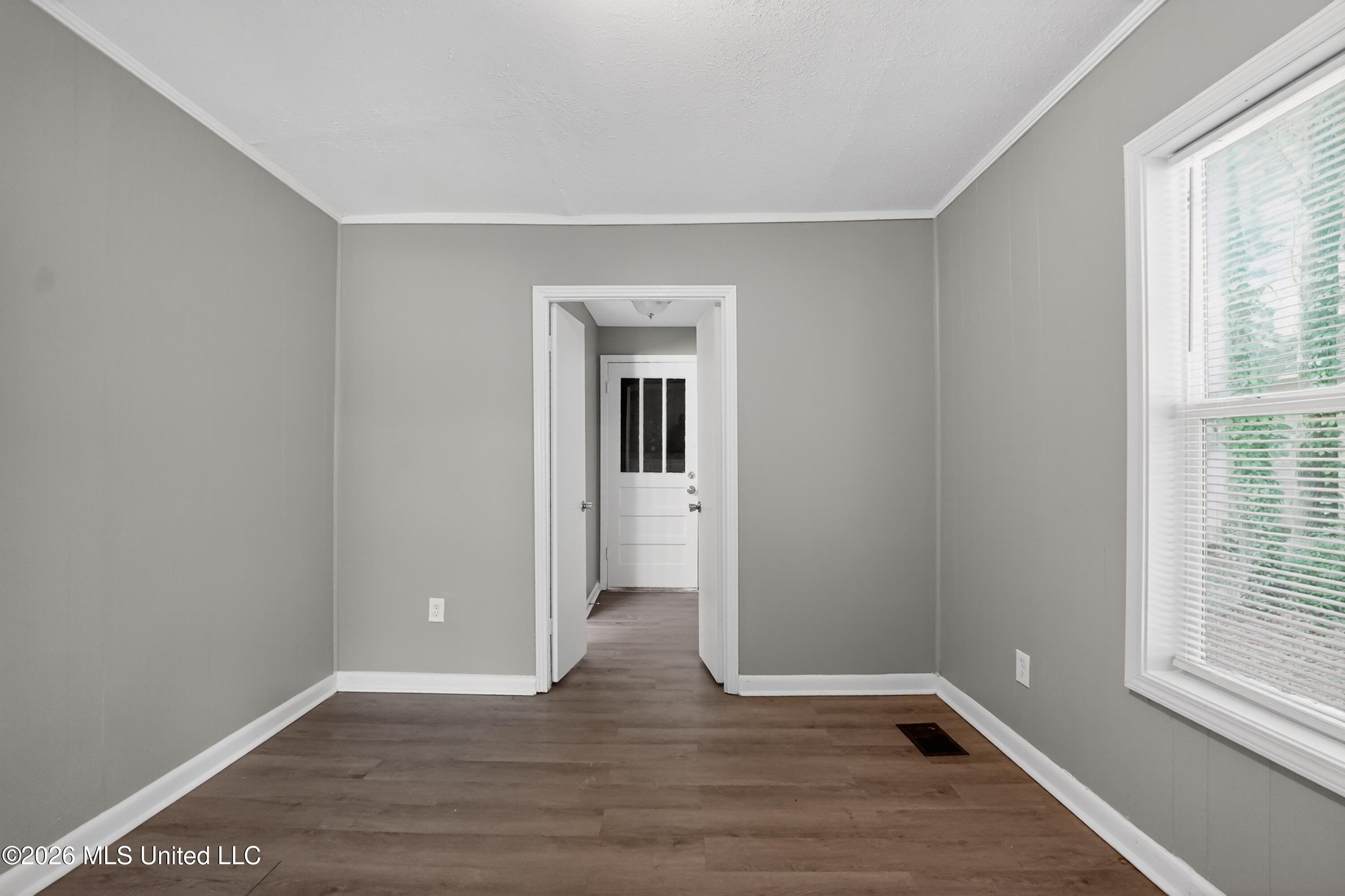 609 Belvedere Road Jackson, MS 39206 - Photo 14 of 39 19_609_Belvedere_Rd_Jackson_MS_39206-Liv