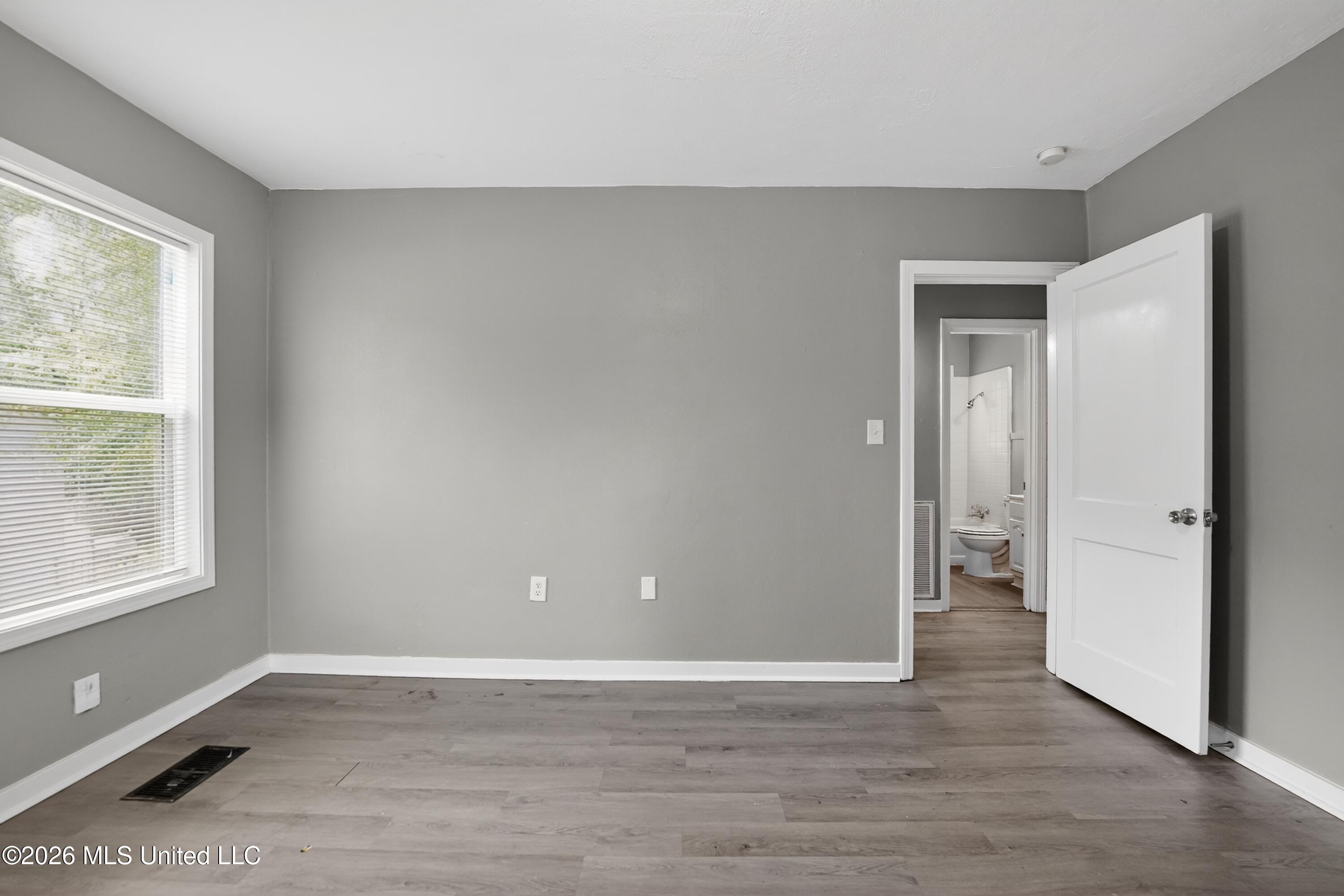 609 Belvedere Road Jackson, MS 39206 - Photo 15 of 39 22_609_Belvedere_Rd_Jackson_MS_39206-Liv
