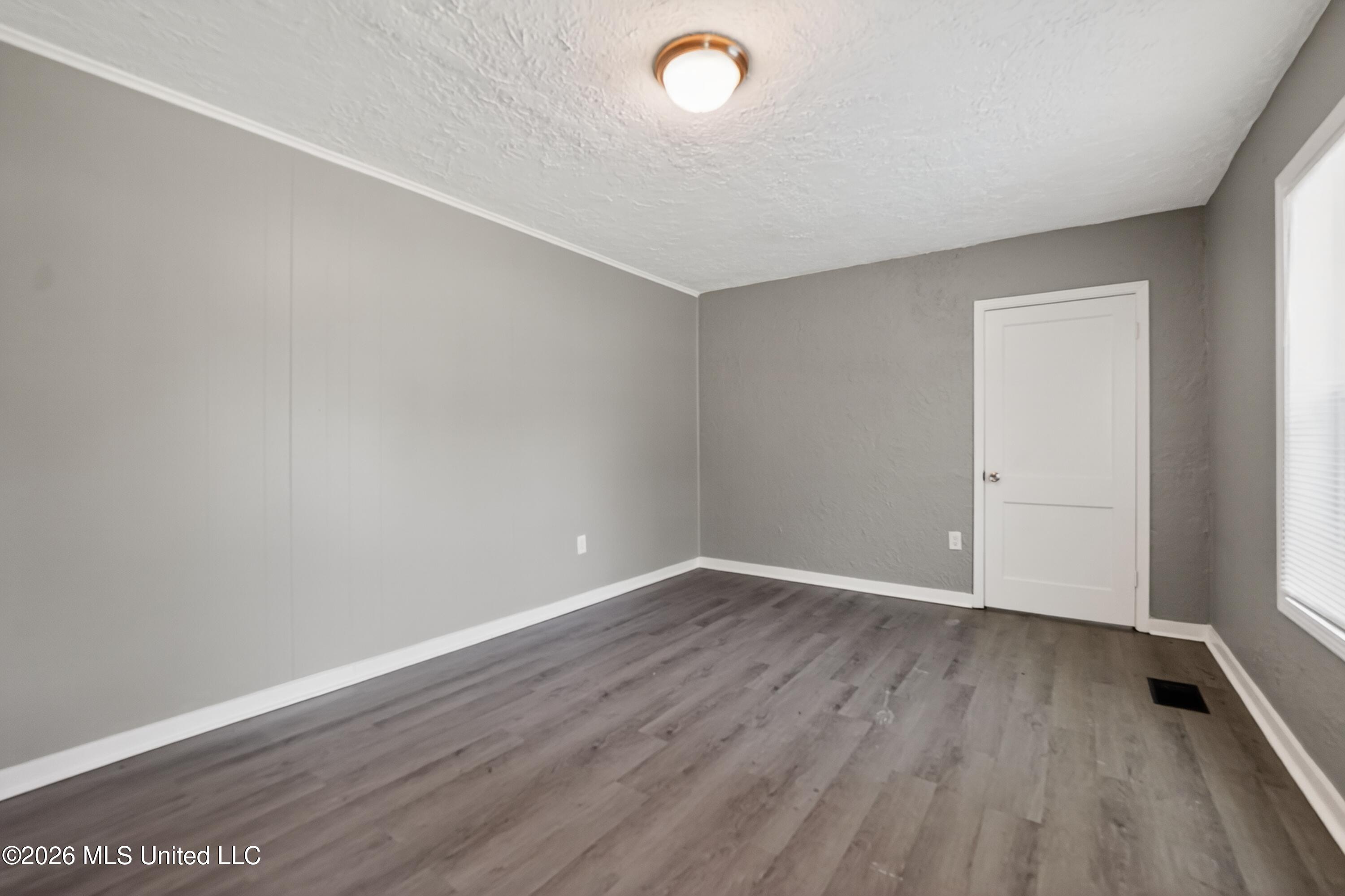 609 Belvedere Road Jackson, MS 39206 - Photo 16 of 39 20_609_Belvedere_Rd_Jackson_MS_39206-Liv