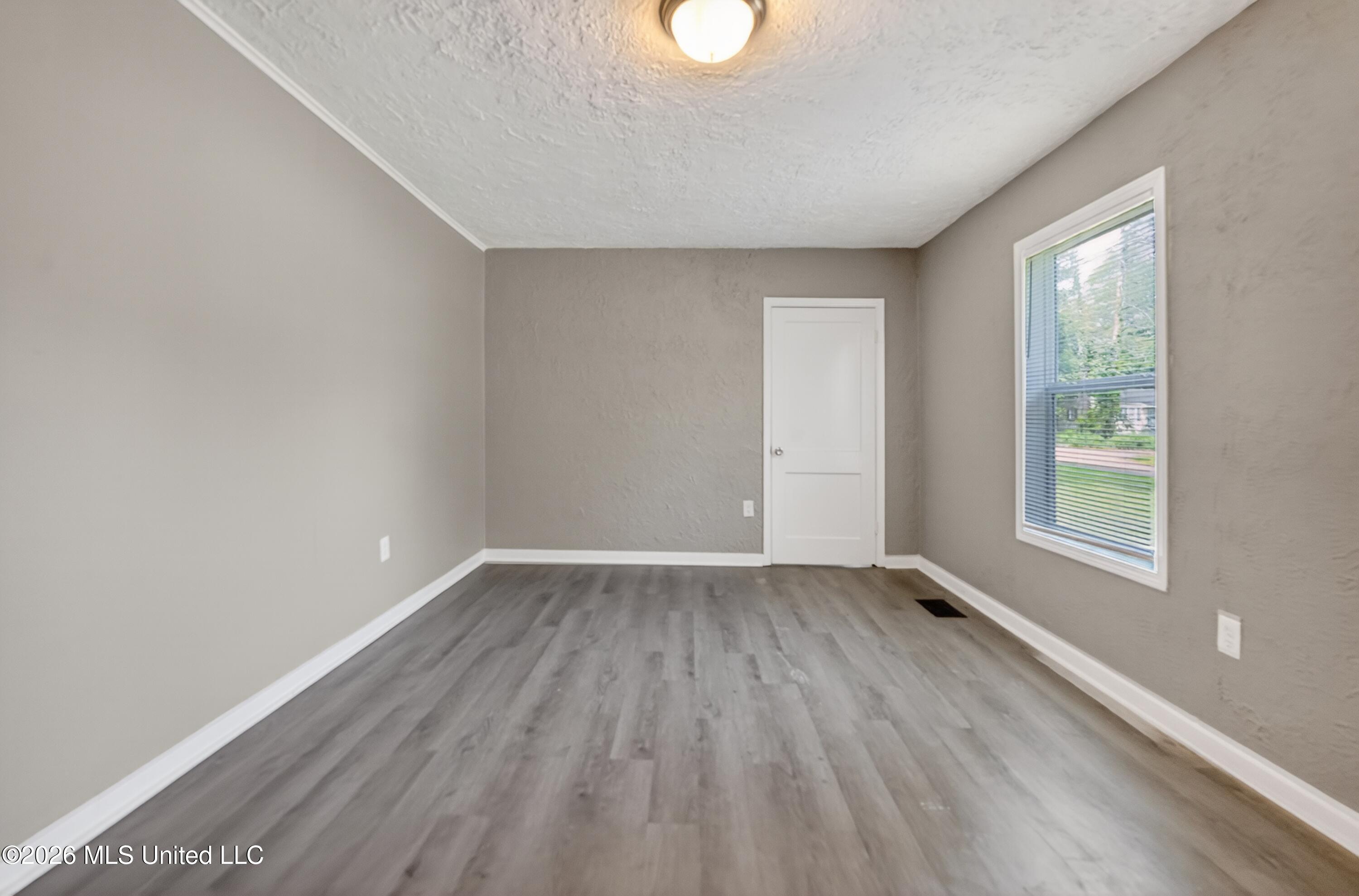 609 Belvedere Road Jackson, MS 39206 - Photo 3 of 39 08_609_Belvedere_Rd_Jackson_MS_39206-Liv