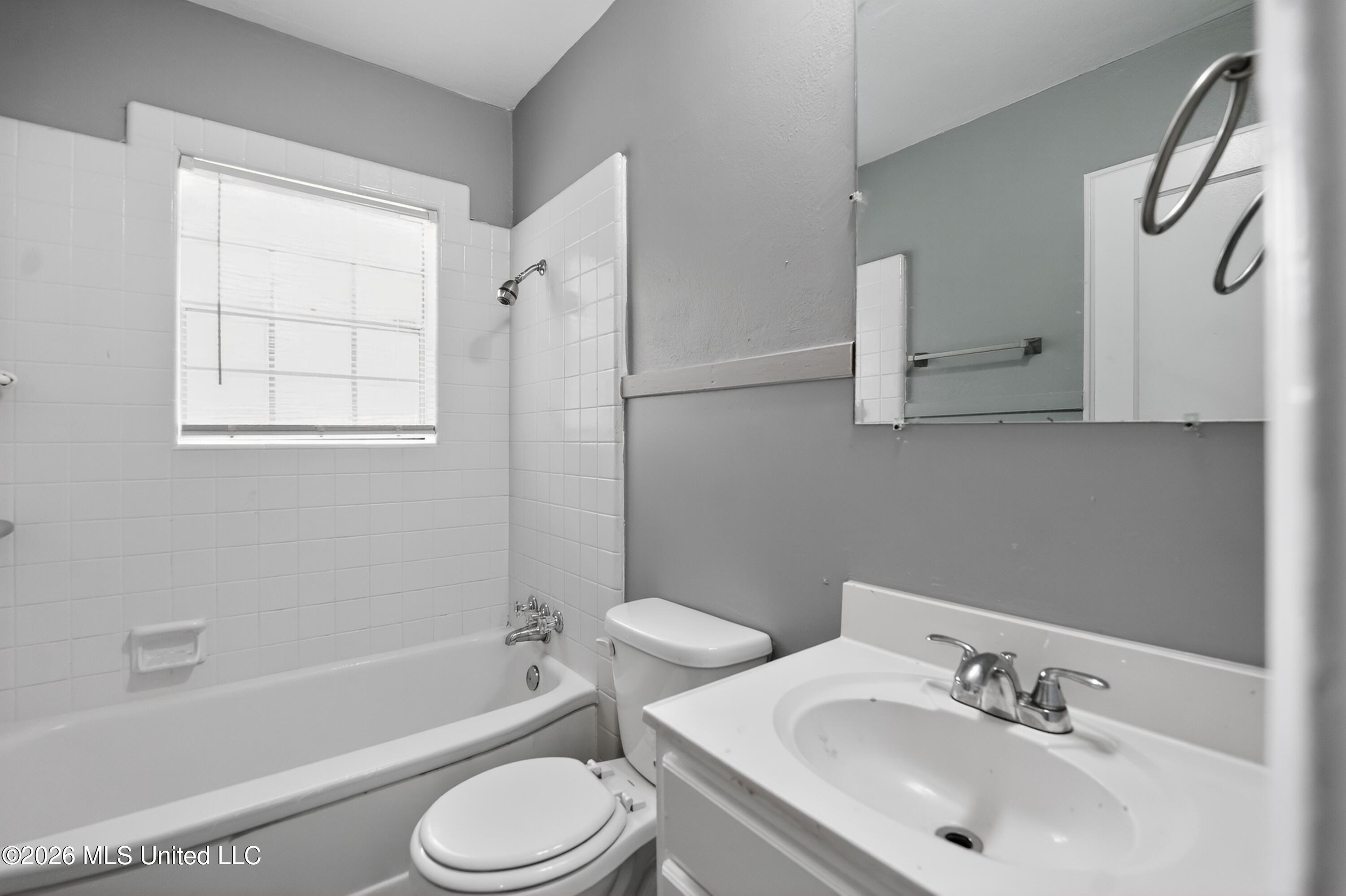 609 Belvedere Road Jackson, MS 39206 - Photo 34 of 39 39_609_Belvedere_Rd_Jackson_MS_39206-Bat