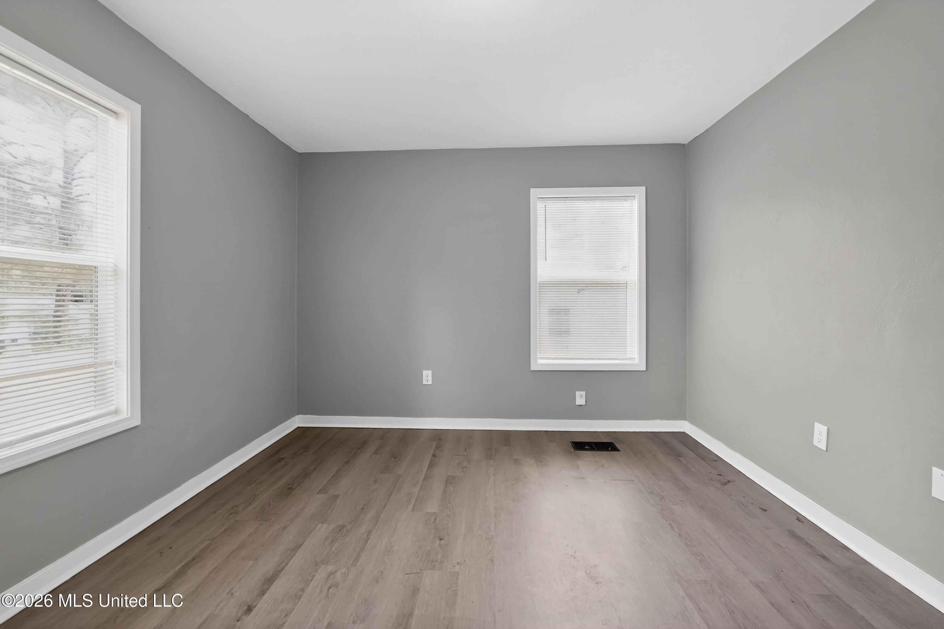 609 Belvedere Road Jackson, MS 39206 - Photo 4 of 39 09_609_Belvedere_Rd_Jackson_MS_39206-Liv