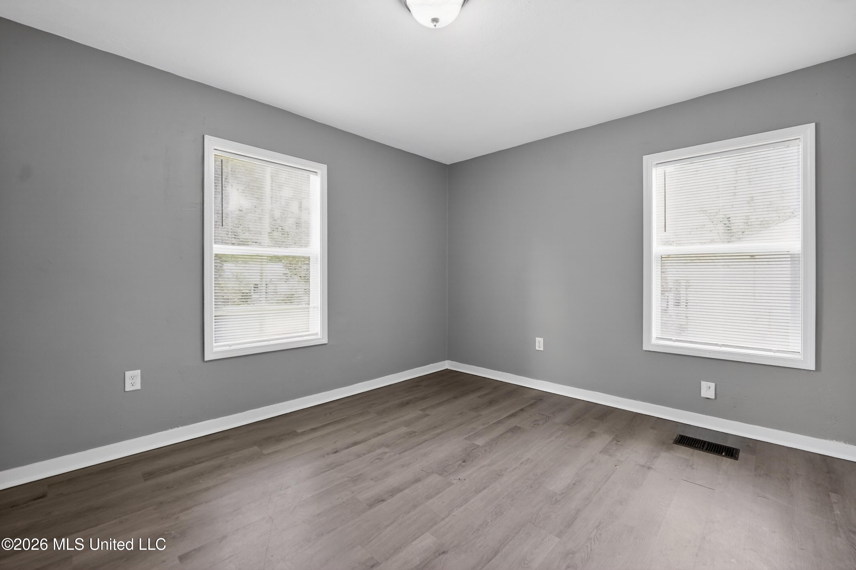 609 Belvedere Road Jackson, MS 39206 - Photo 6 of 39 10_609_Belvedere_Rd_Jackson_MS_39206-Liv