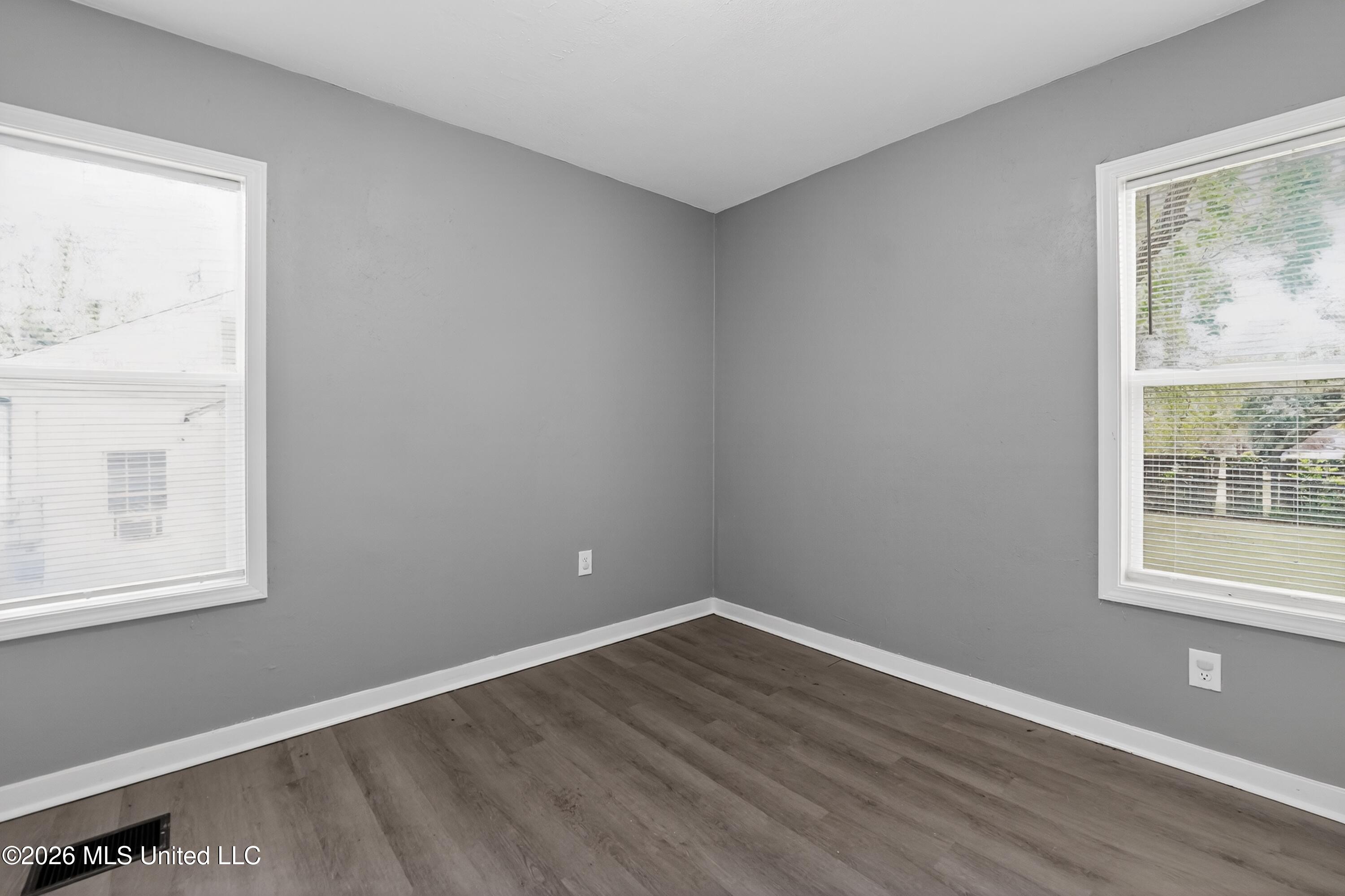 609 Belvedere Road Jackson, MS 39206 - Photo 8 of 39 13_609_Belvedere_Rd_Jackson_MS_39206-Liv