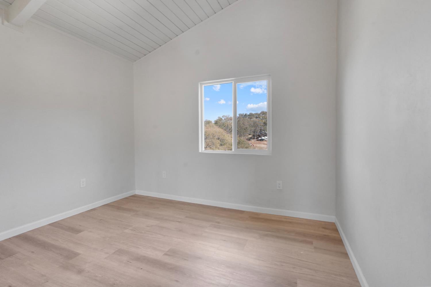 2324 Quail Hill Road Copperopolis, CA 95228 - Photo 22 of 37 an empty room with a window