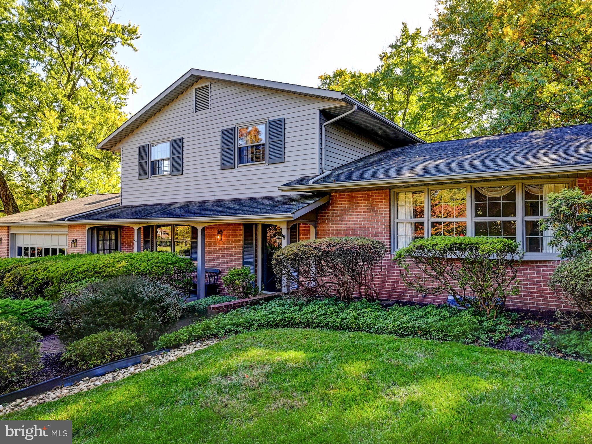 9205 Dunloggin Road Ellicott City, MD 21042 - Photo 5 of 46 Brick Front Split-Level Home