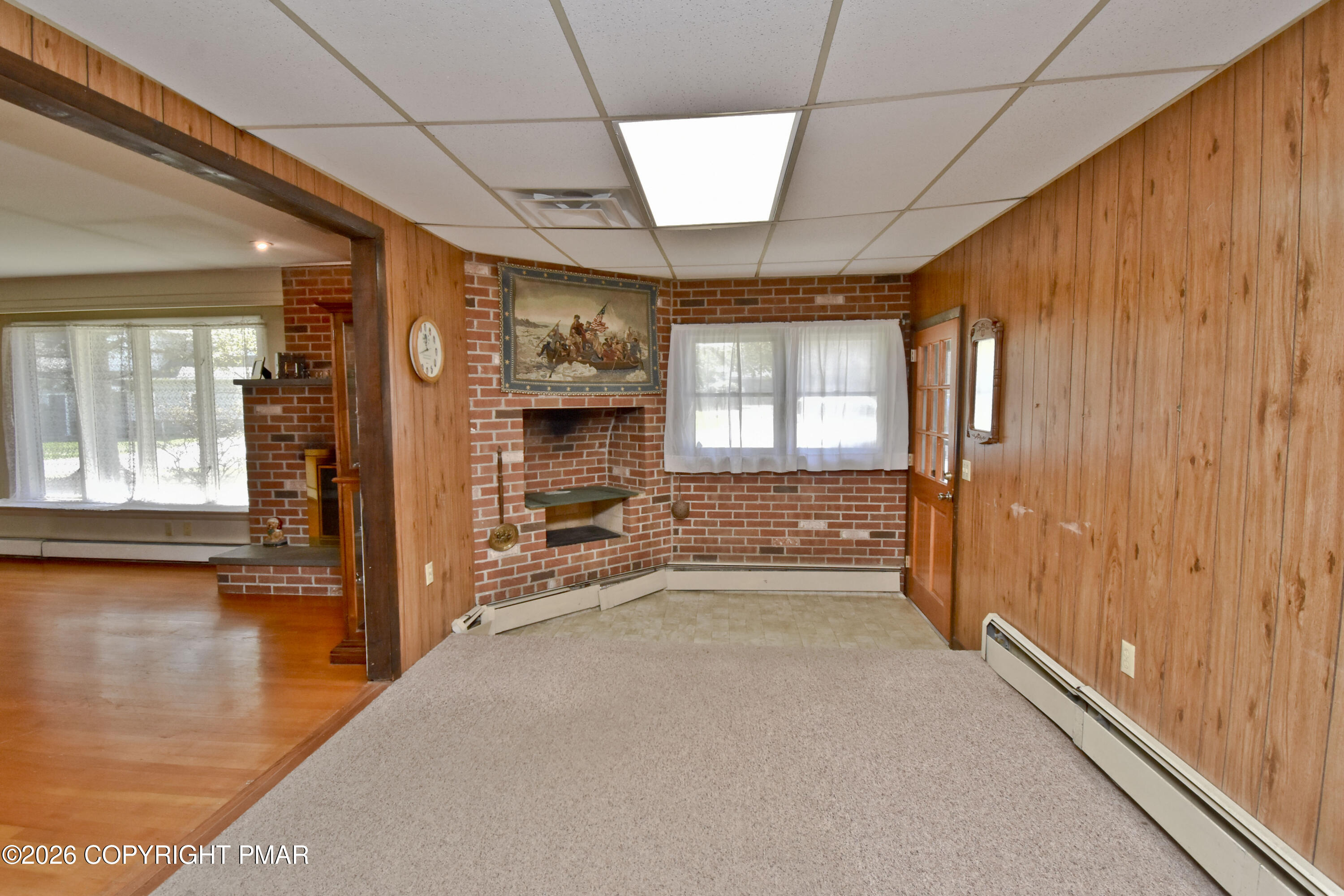 301 Norton Road Stroudsburg, PA 18360 - Photo 12 of 54 4 Family Room (3)