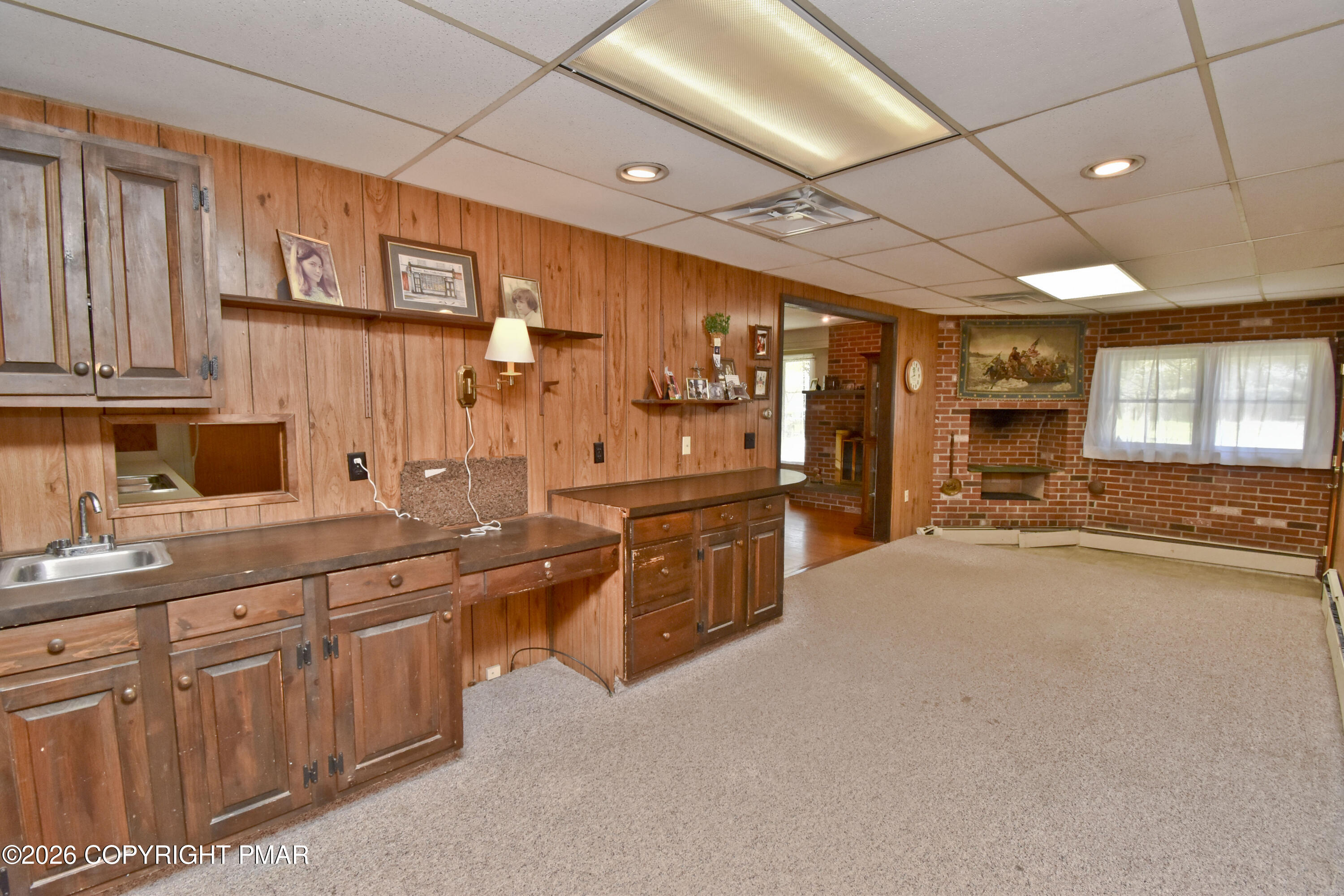 301 Norton Road Stroudsburg, PA 18360 - Photo 14 of 54 4 Family Room (2)
