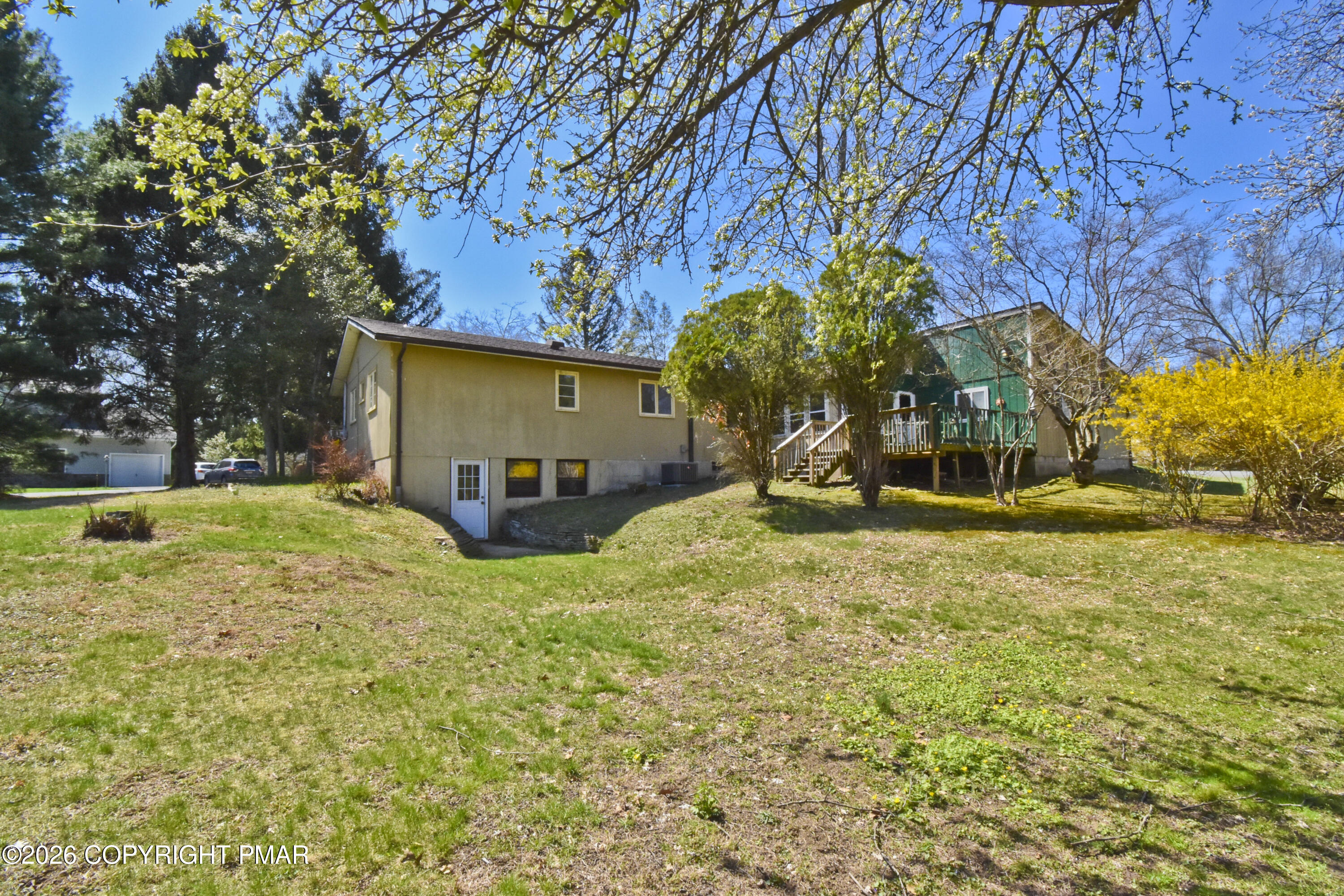 301 Norton Road Stroudsburg, PA 18360 - Photo 38 of 54 13 Back (3)