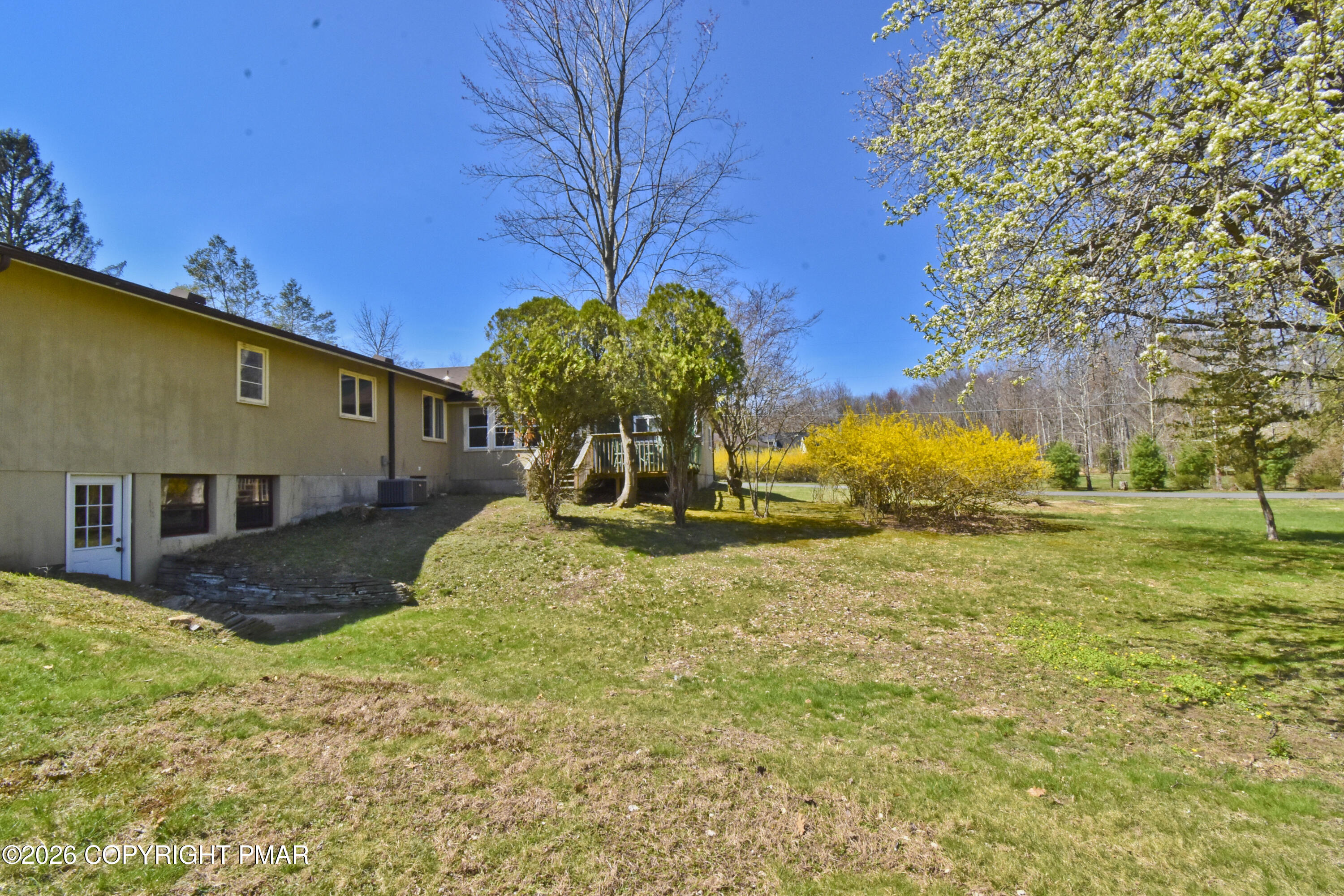 301 Norton Road Stroudsburg, PA 18360 - Photo 39 of 54 13 Back (4)