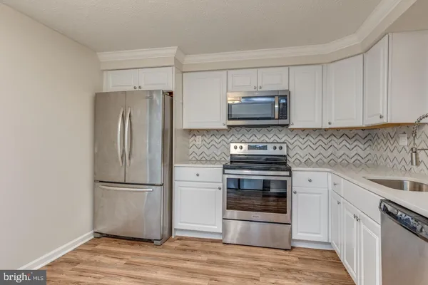 $2,400 | 6 Victoria Manor Court, Sicklerville, NJ 08081