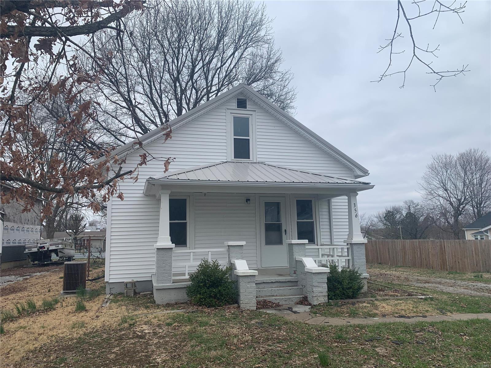 356 Murphysboro Road Chester, IL 62233 - Photo 1 of 8