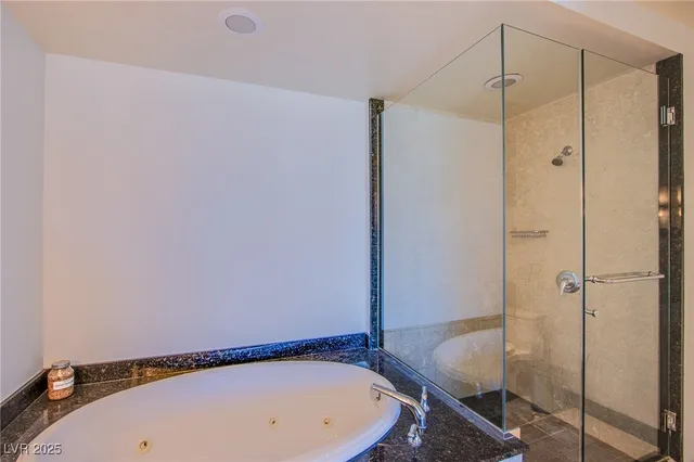 $2,650 | 2700 South Las Vegas Boulevard, Unit 1504, Las Vegas, NV 89109