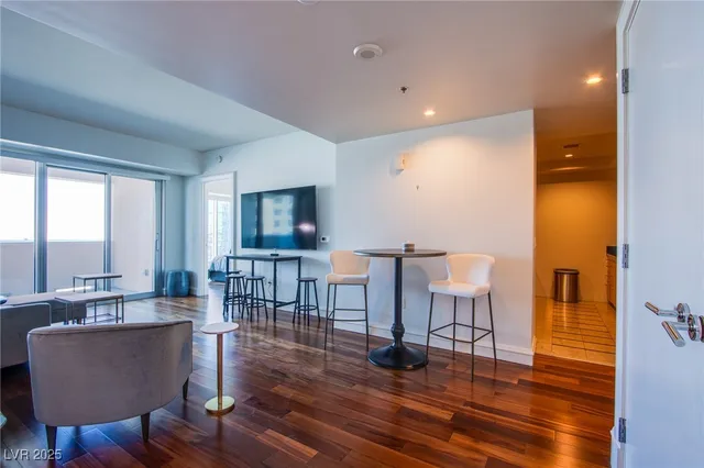 $2,650 | 2700 South Las Vegas Boulevard, Unit 1504, Las Vegas, NV 89109