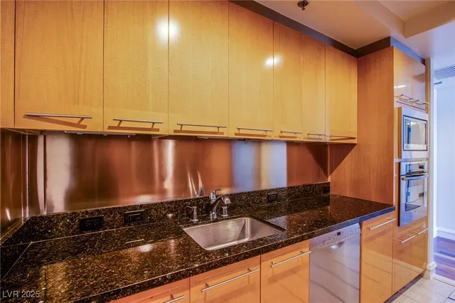 $2,650 | 2700 South Las Vegas Boulevard, Unit 1504, Las Vegas, NV 89109