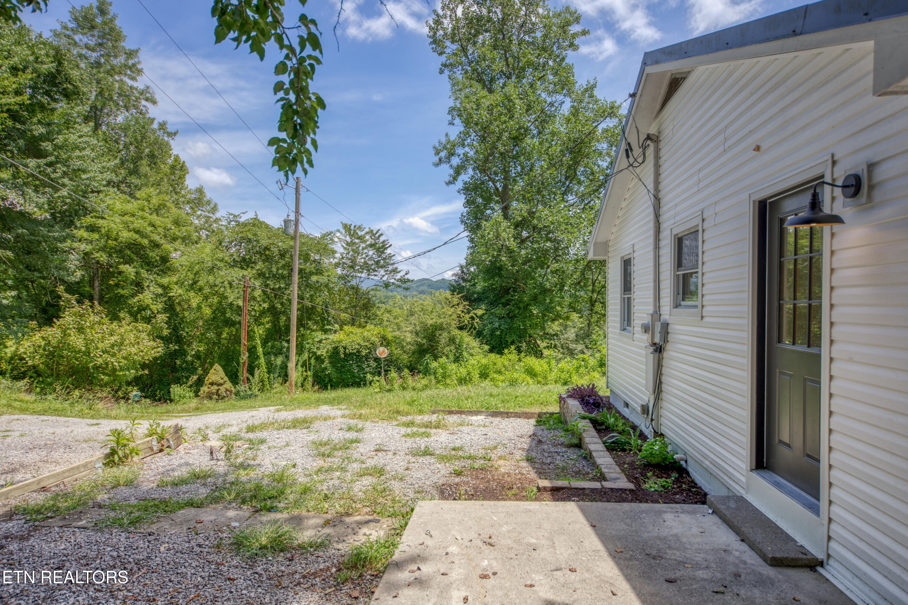 150 Dewey Davis Road Walland, TN 37886 - Photo 5 of 22 0H3A0123_5