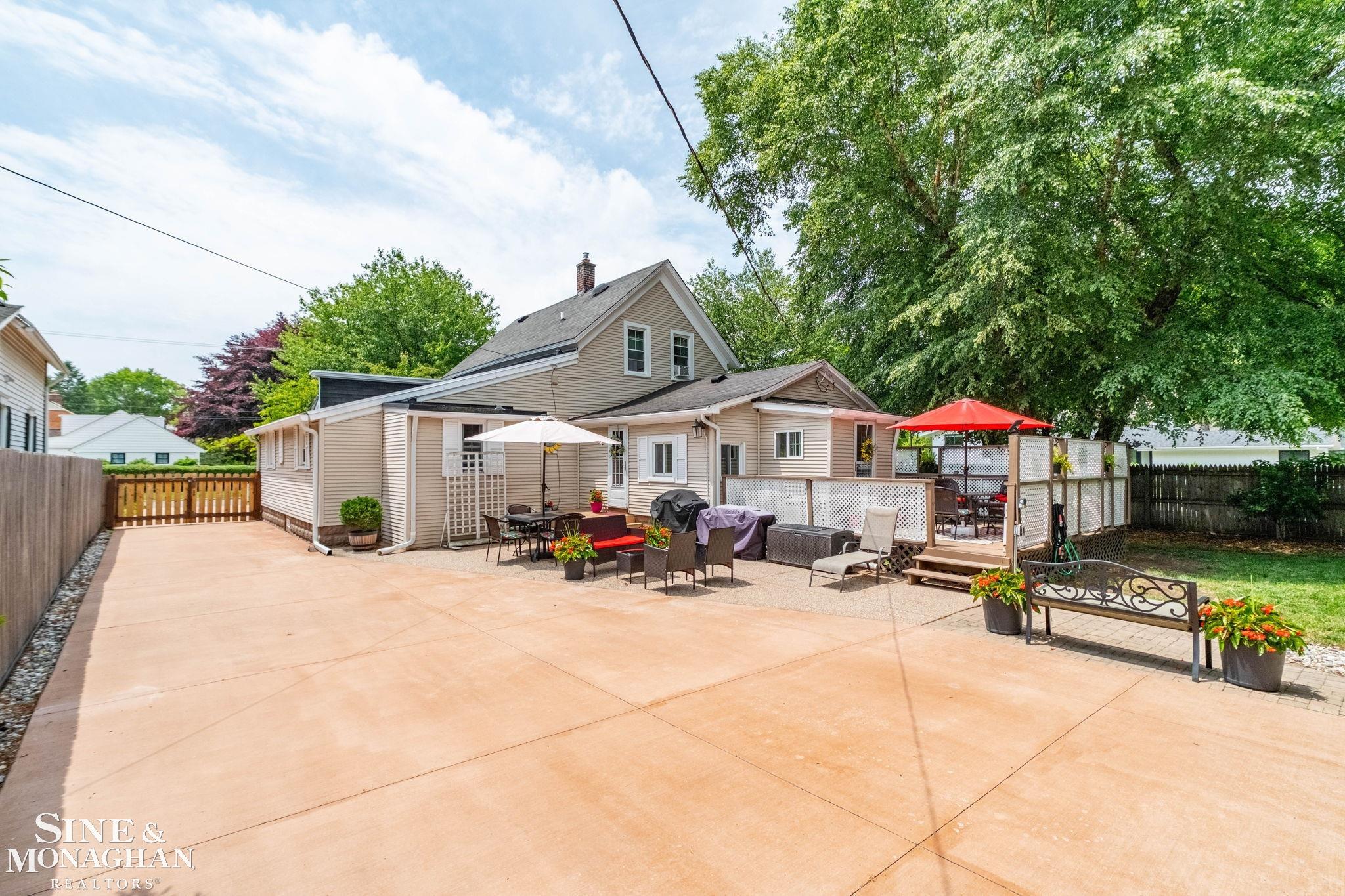 134 Kerby Road Grosse Pointe, MI 48236 - Photo 44 of 69 50213365-abf675bf-fde4-4e40-b0a8-33e64384481b.JPG