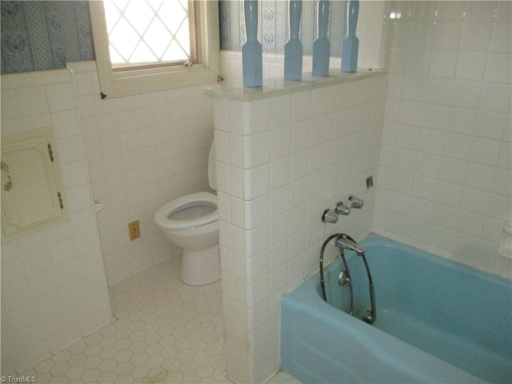 541 Eden Road Stoneville, NC 27048 - Photo 21 of 50 Upstairs main bath