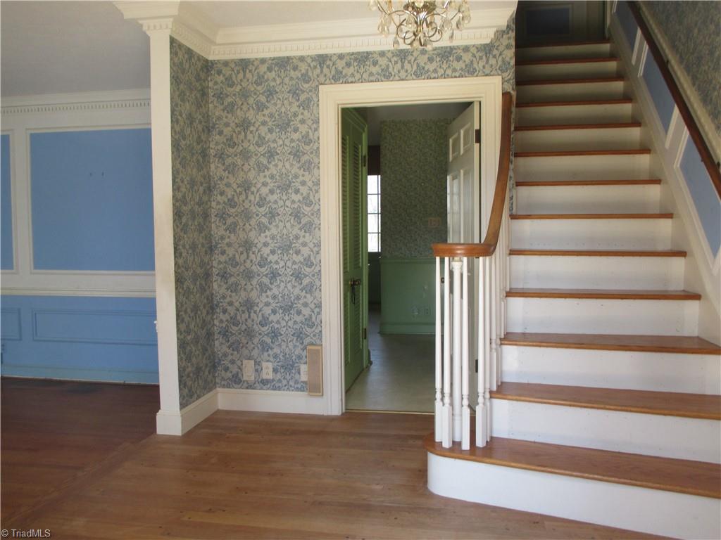 541 Eden Road Stoneville, NC 27048 - Photo 7 of 50 in the front door to the entrance area