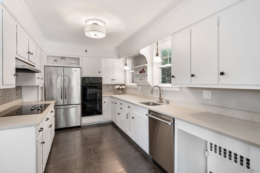 88 Center Street Hanover, MA 02339 - Photo 5 of 26