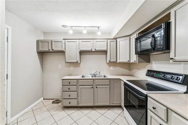 $175,000 | 2709 South 51st Court, Kansas City, KS 66106