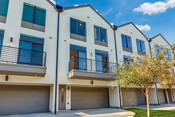 $3,190 | 4426 Cabell Drive, Unit 1306, Dallas, TX 75204