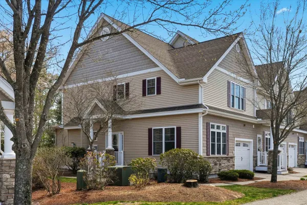 $560,000 | 4 Manor Drive, Unit A, Hooksett, NH 03106
