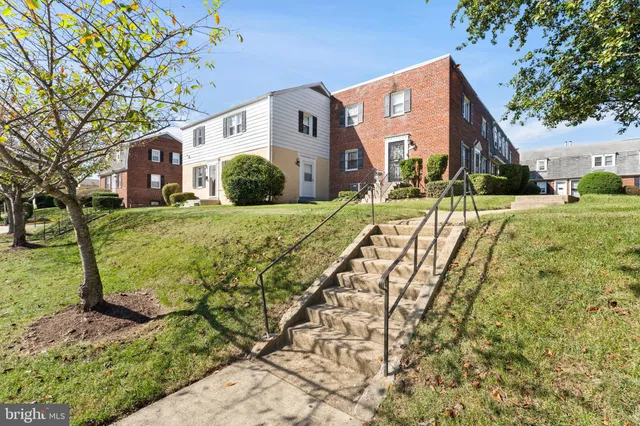 a view of a back yard of the house