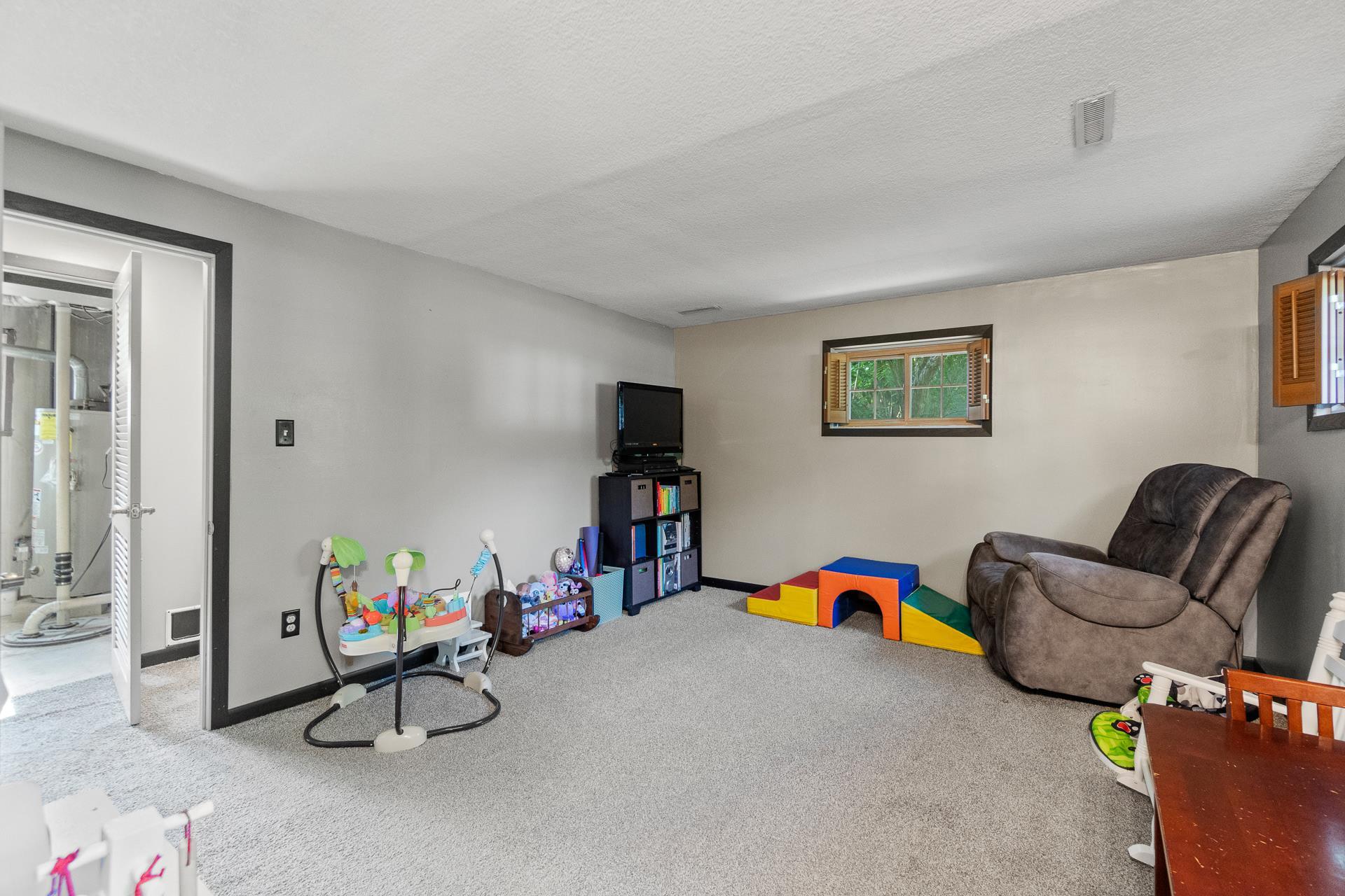 5912 East Hills Road Fort Wayne, IN 46804 - Photo 22 of 32 Gallery Image 22