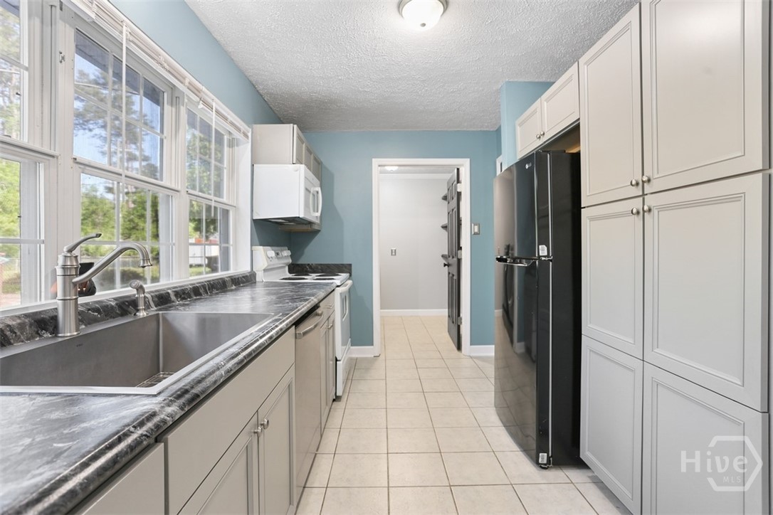 13506 Rockingham Road Savannah, GA 31419 - Photo 14 of 46 Kitchen