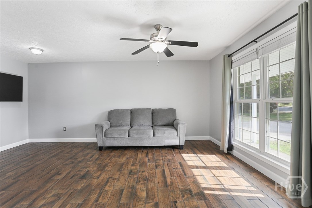 13506 Rockingham Road Savannah, GA 31419 - Photo 5 of 46 Living Room