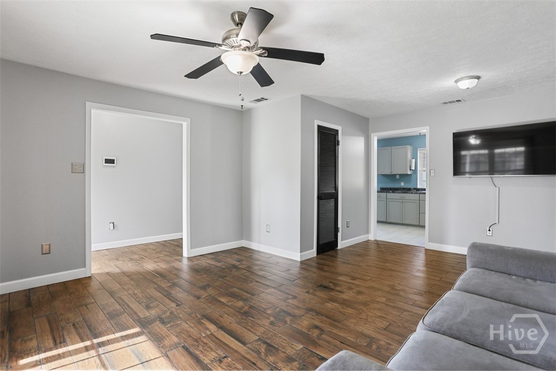 13506 Rockingham Road Savannah, GA 31419 - Photo 6 of 46 Living Room