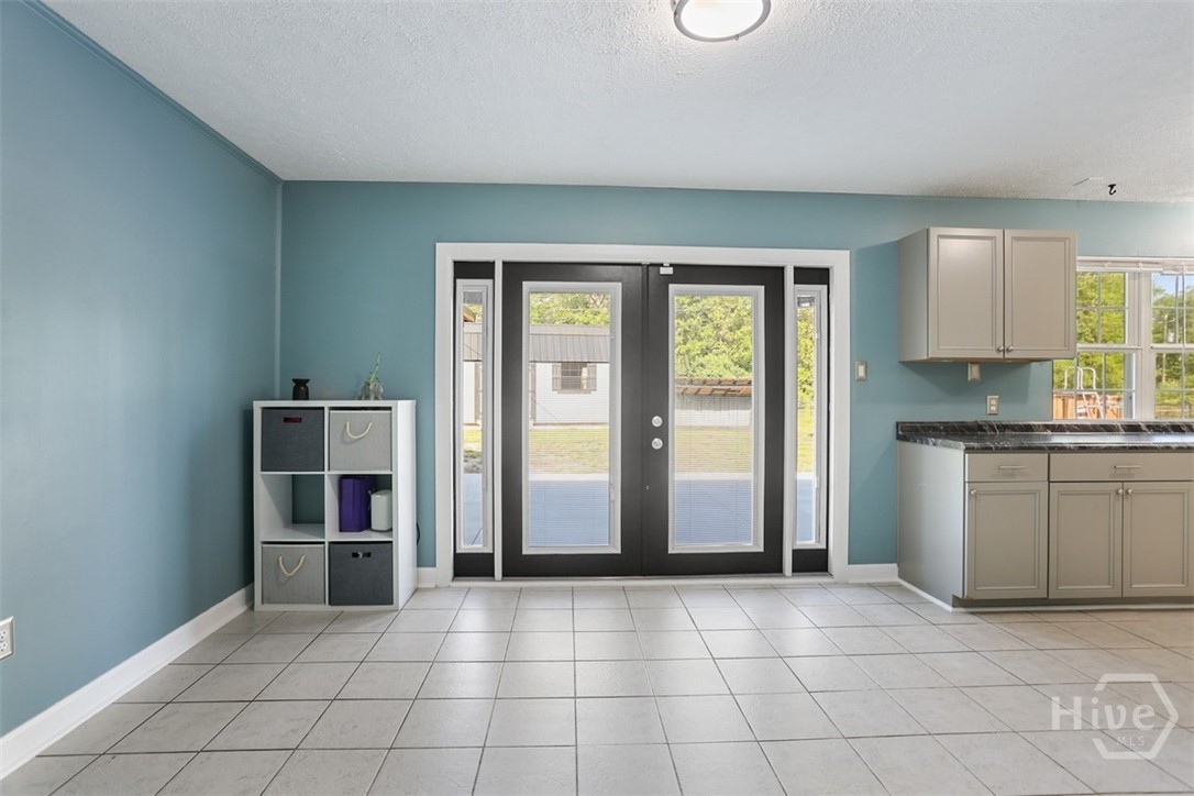 13506 Rockingham Road Savannah, GA 31419 - Photo 8 of 46 Side Entrance to Kitchen Eating Area