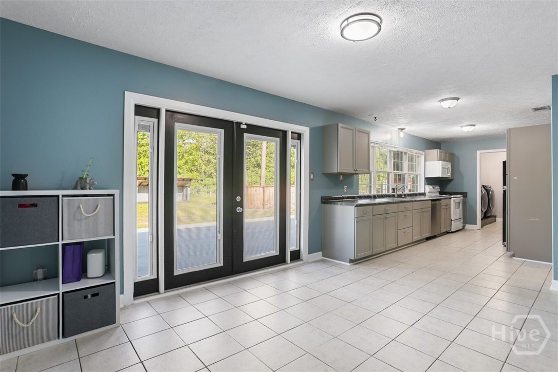 13506 Rockingham Road Savannah, GA 31419 - Photo 9 of 46 Kitchen Eating Area